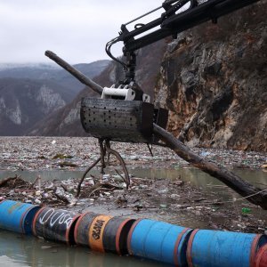 Višegrad: Tone smeća iz tri zemlje plutaju Drinom