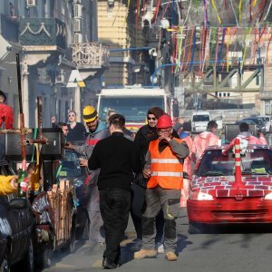 Maškarana manifestacija na riječkim ulicama