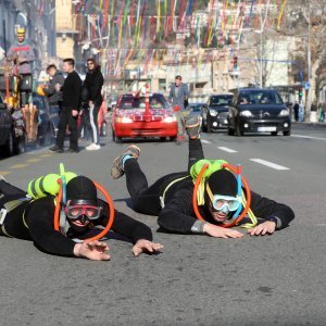 Maškarana manifestacija na riječkim ulicama