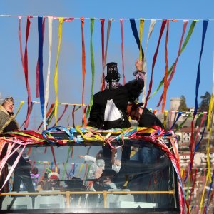 Maškarana manifestacija na riječkim ulicama