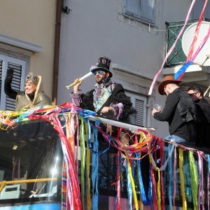 Maškarana manifestacija na riječkim ulicama