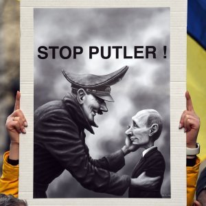 Prvih dana rata diljem svijeta održani su antiratni prosvjedi