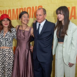 Woody Harrelson sa suprugom Laurom Louie i kćerima