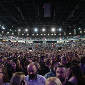 Koncert Gibonnija u prepunoj zagrebačkoj Areni