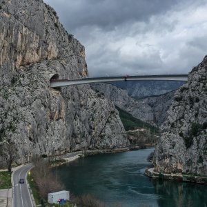 Fotografije iz zraka sa svečanosti spajanja mosta preko Cetine