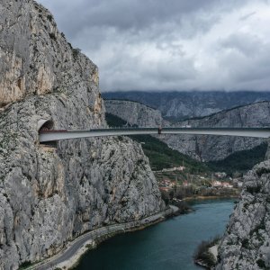 Fotografije iz zraka sa svečanosti spajanja mosta preko Cetine