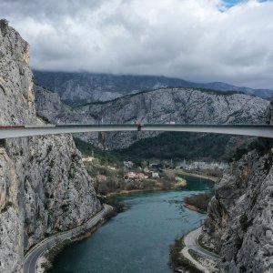 Fotografije iz zraka sa svečanosti spajanja mosta preko Cetine