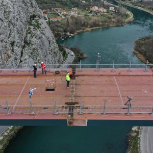 Fotografije iz zraka sa svečanosti spajanja mosta preko Cetine