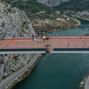 Fotografije iz zraka sa svečanosti spajanja mosta preko Cetine