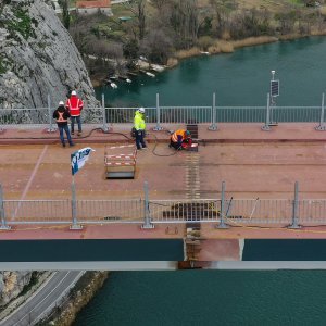 Fotografije iz zraka sa svečanosti spajanja mosta preko Cetine