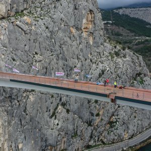 Fotografije iz zraka sa svečanosti spajanja mosta preko Cetine