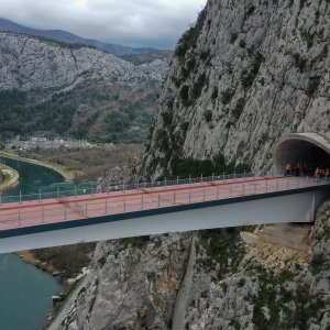 Fotografije iz zraka sa svečanosti spajanja mosta preko Cetine