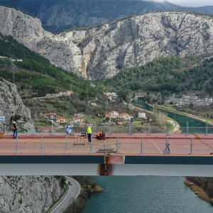 Fotografije iz zraka sa svečanosti spajanja mosta preko Cetine