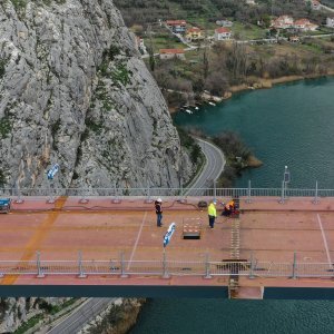 Fotografije iz zraka sa svečanosti spajanja mosta preko Cetine