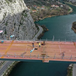 Fotografije iz zraka sa svečanosti spajanja mosta preko Cetine