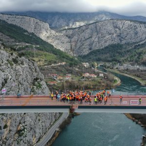 Fotografije iz zraka sa svečanosti spajanja mosta preko Cetine