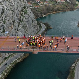 Fotografije iz zraka sa svečanosti spajanja mosta preko Cetine