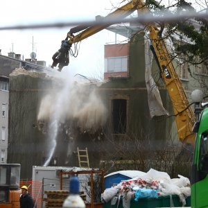 Rušenje zgrade na adresi Ilica 242, čiji dio se jučer urušio
