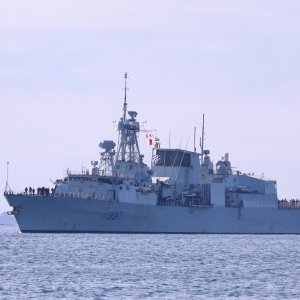 Brod kanadske mornarice HMCS Fredericton u Splitu