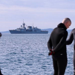 Brod kanadske mornarice HMCS Fredericton u Splitu