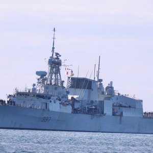 Brod kanadske mornarice HMCS Fredericton u Splitu