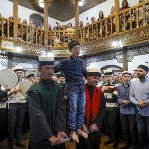 Kosovski derviši obilježili početak proljeća probadanjem tijela bez krvi i boli