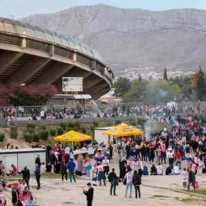 Hrvatski navijači ispred Poljuda