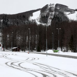 Snijeg je zabijelio skijalište Platak