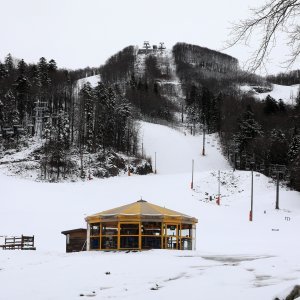 Snijeg je zabijelio skijalište Platak