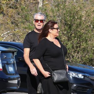 Pierce Brosnan i Keely Shaye Smith