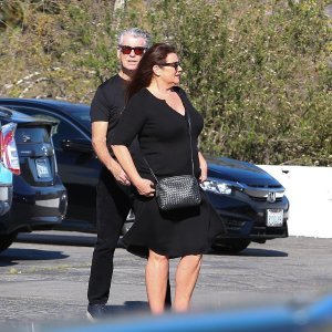 Pierce Brosnan i Keely Shaye Smith