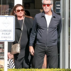 Pierce Brosnan i Keely Shaye Smith