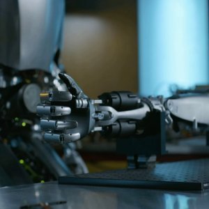 Elon Musk predstavio Teslinog robota Optimusa