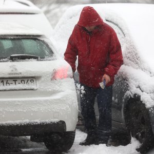 Sarajevo se jutros probudilo pod snježnim pokrivačem