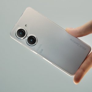 Kompaktan i učinkovit: Asus Zenfone 9