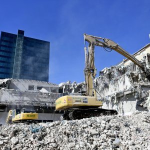 Nastavak rušenja hotela Marjan na Zapadnoj obali