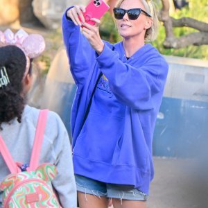 Charlize Theron u Disneylandu