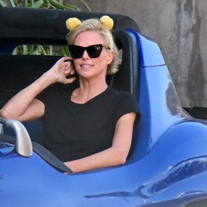 Charlize Theron u Disneylandu