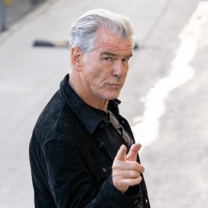 Pierce Brosnan i Keely Shaye Smith