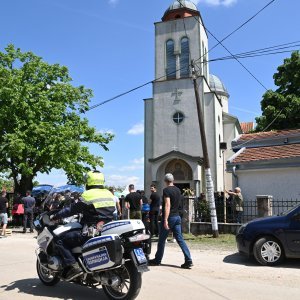 Pogreb troje ubijenih u mjestu Dubona kod Mladenovca