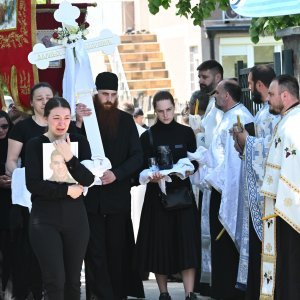 Pogreb troje ubijenih u mjestu Dubona kod Mladenovca