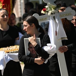 Pogreb troje ubijenih u mjestu Dubona kod Mladenovca