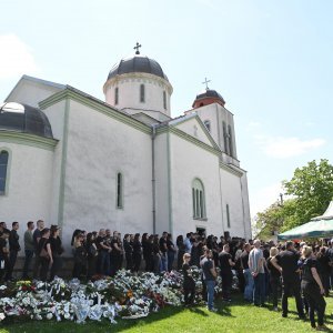 Pogreb troje ubijenih u mjestu Dubona kod Mladenovca