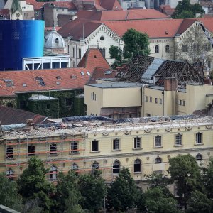 Pogled na krov Muzeja za umjetnost i obrt koji se nadavno urušio