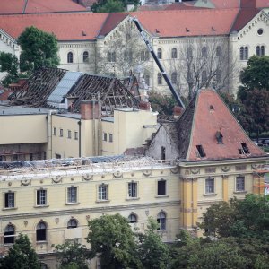 Pogled na krov Muzeja za umjetnost i obrt koji se nadavno urušio