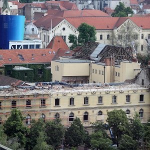 Pogled na krov Muzeja za umjetnost i obrt koji se nadavno urušio