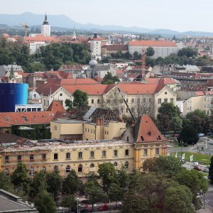 Pogled na krov Muzeja za umjetnost i obrt koji se nadavno urušio