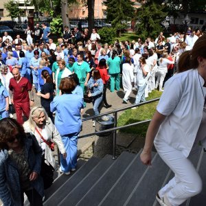 Prosvjed medicinskih sestara i tehničara ispred Opće bolnice u Slavonom Brodu