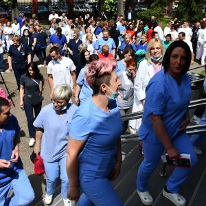 Prosvjed medicinskih sestara i tehničara ispred Opće bolnice u Slavonom Brodu