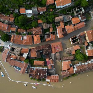 Poplavljeni Obrovac iz zraka